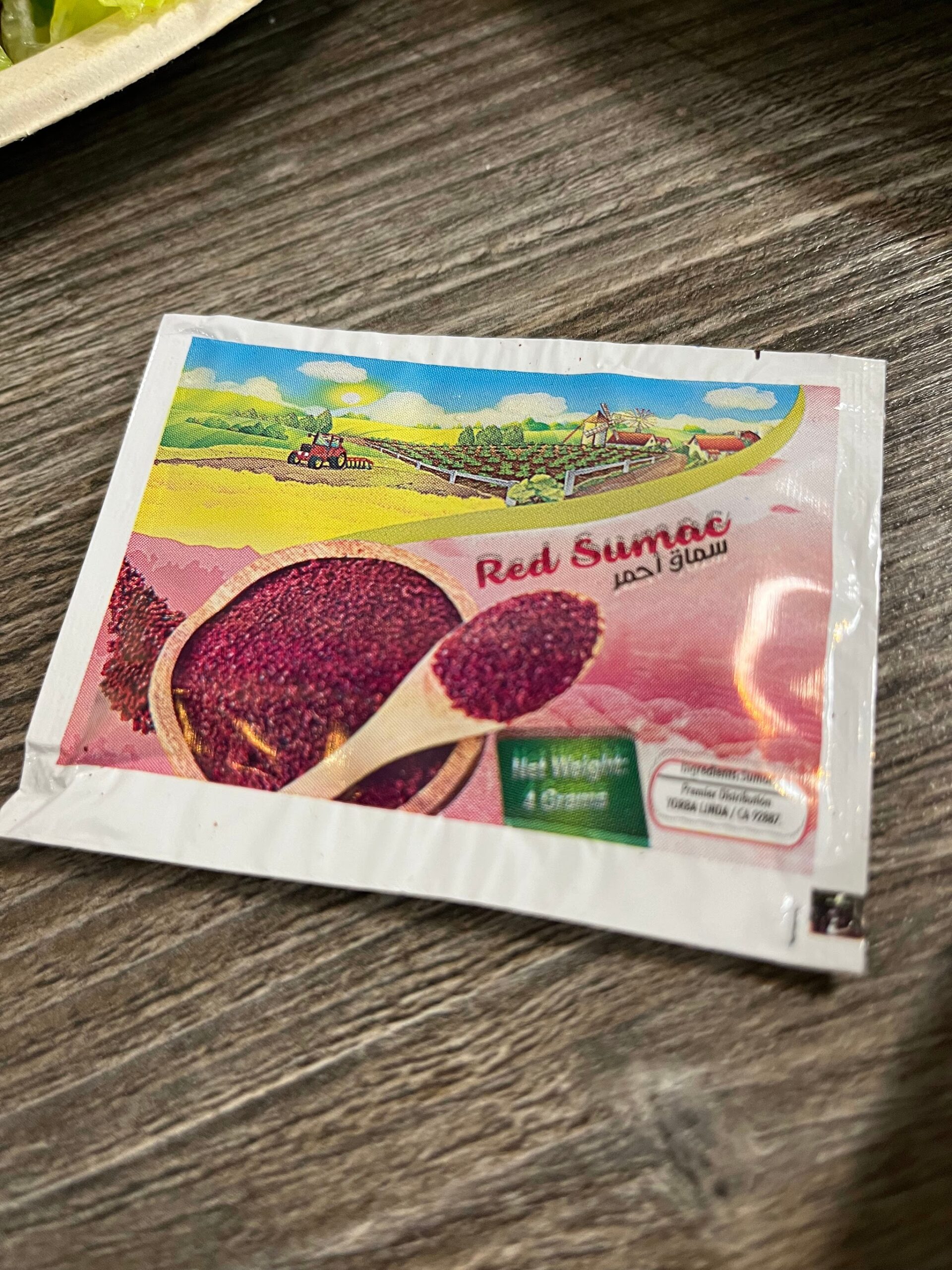 ซองเครื่องเทศซูแมค (Sumac) ขนาดเล็กที่มีรูปผงสีแดง